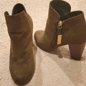 Breckelle's Suede Booties 6.5